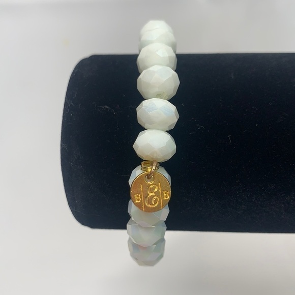 Bourbon & Bowties Iridescent Beaded Stretch Bracelet - White/Gold - Picture 4 of 4